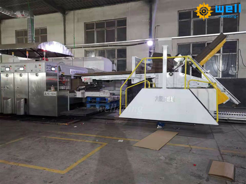 A new cardbaord printing slotting die cutting machine